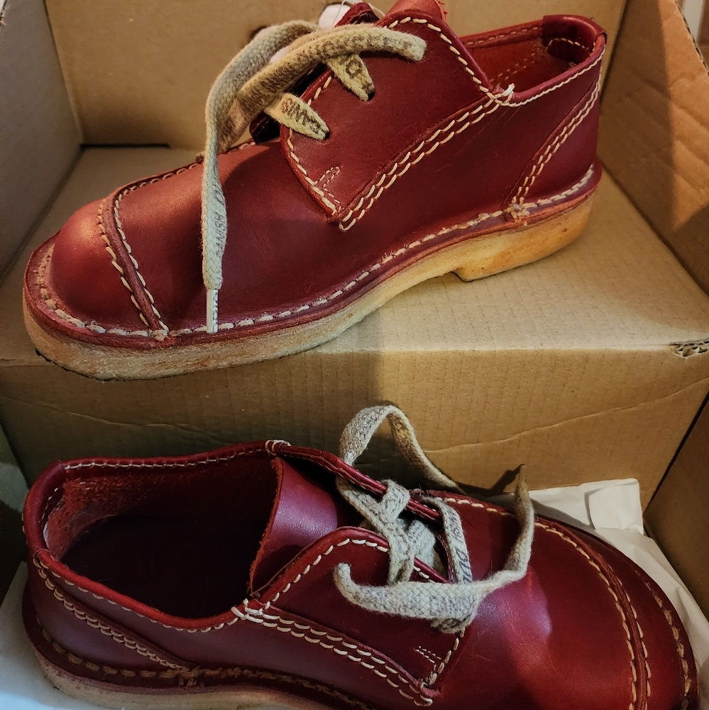 Duckfeet leather shoes! Adorable red, size 39 (9)
